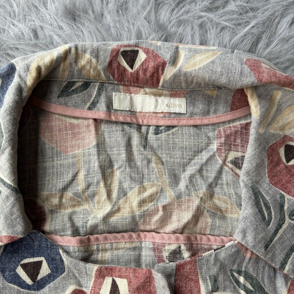 OLIVE DES OLIVE Blouse Top Sz S 1/2 Sleeve Collared Beige Floral Button Up Work - Picture 2 of 10